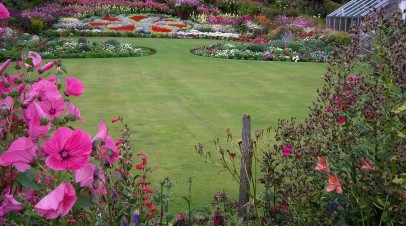 Taking Care of a Large Lawn: Mowing, Landscaping & Equipment
